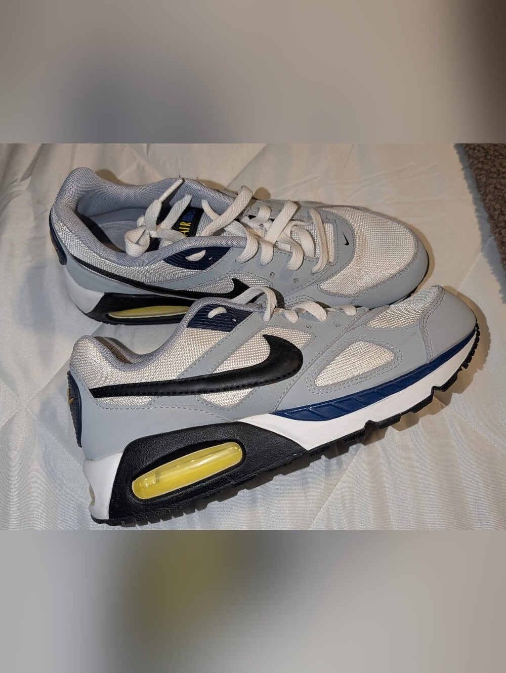 Nike Air Max Fits Women's Size 10 Men's Size 8.5 Blue Yellow White And Gray
